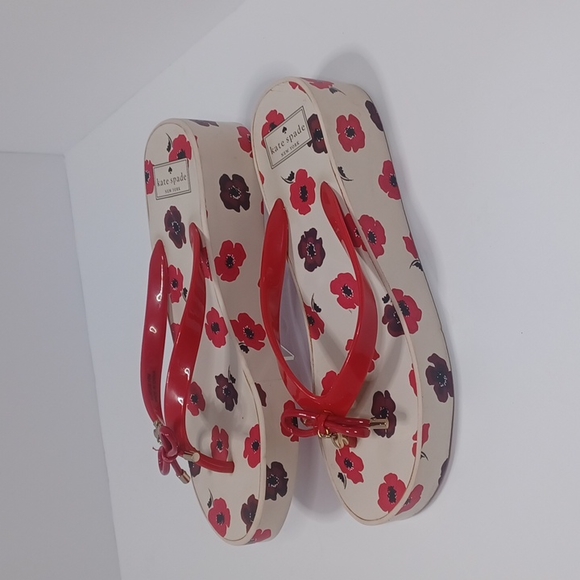 Kate Spade Cream/White and Red Poppy, Wedge Flip Flops, Ladies size 10 - Picture 3 of 5